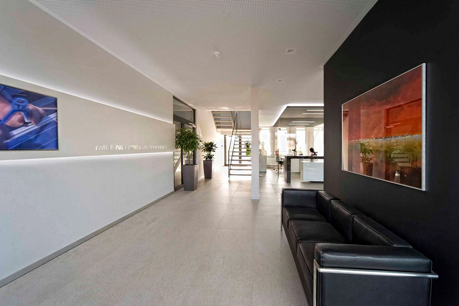 Nowoczesna i minimalistyczna recepcja hotelowa od Marazzi