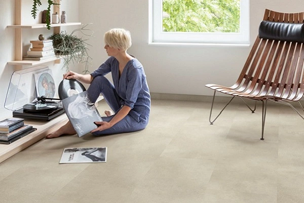 Panele winylowe beżowe 4