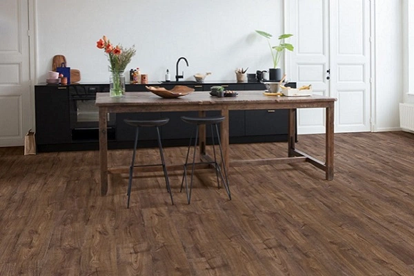 Brązowe panele winylowe 2