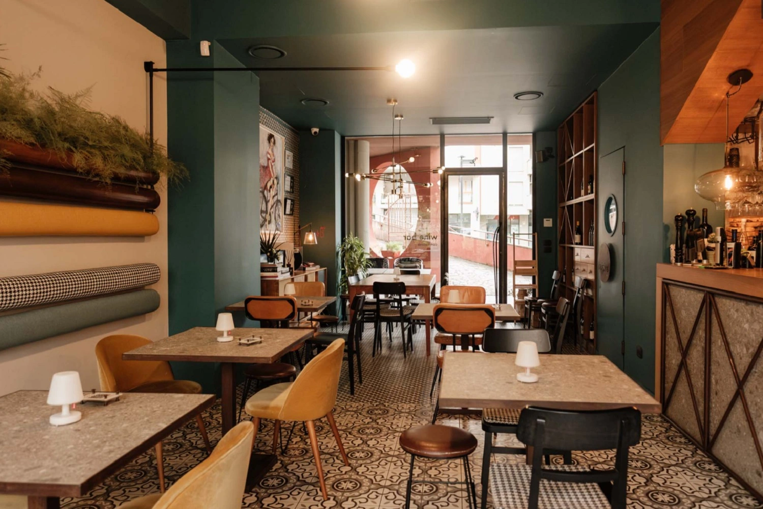 Stylowe i przytulne wnętrze kawiarni od Marazzi