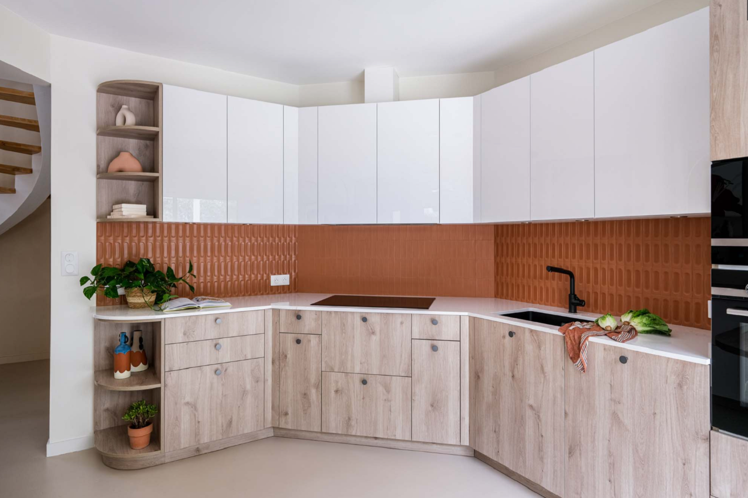 Nowoczesna kuchnia od Marazzi z akcentem terakoty