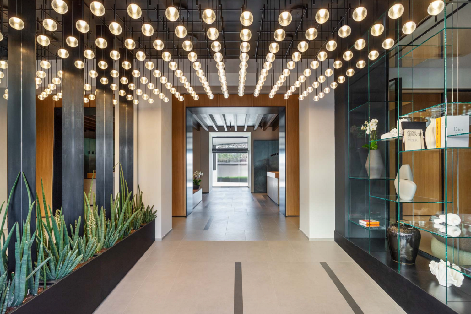 Luksusowy i nowoczesny hol w hotelu od Marazzi